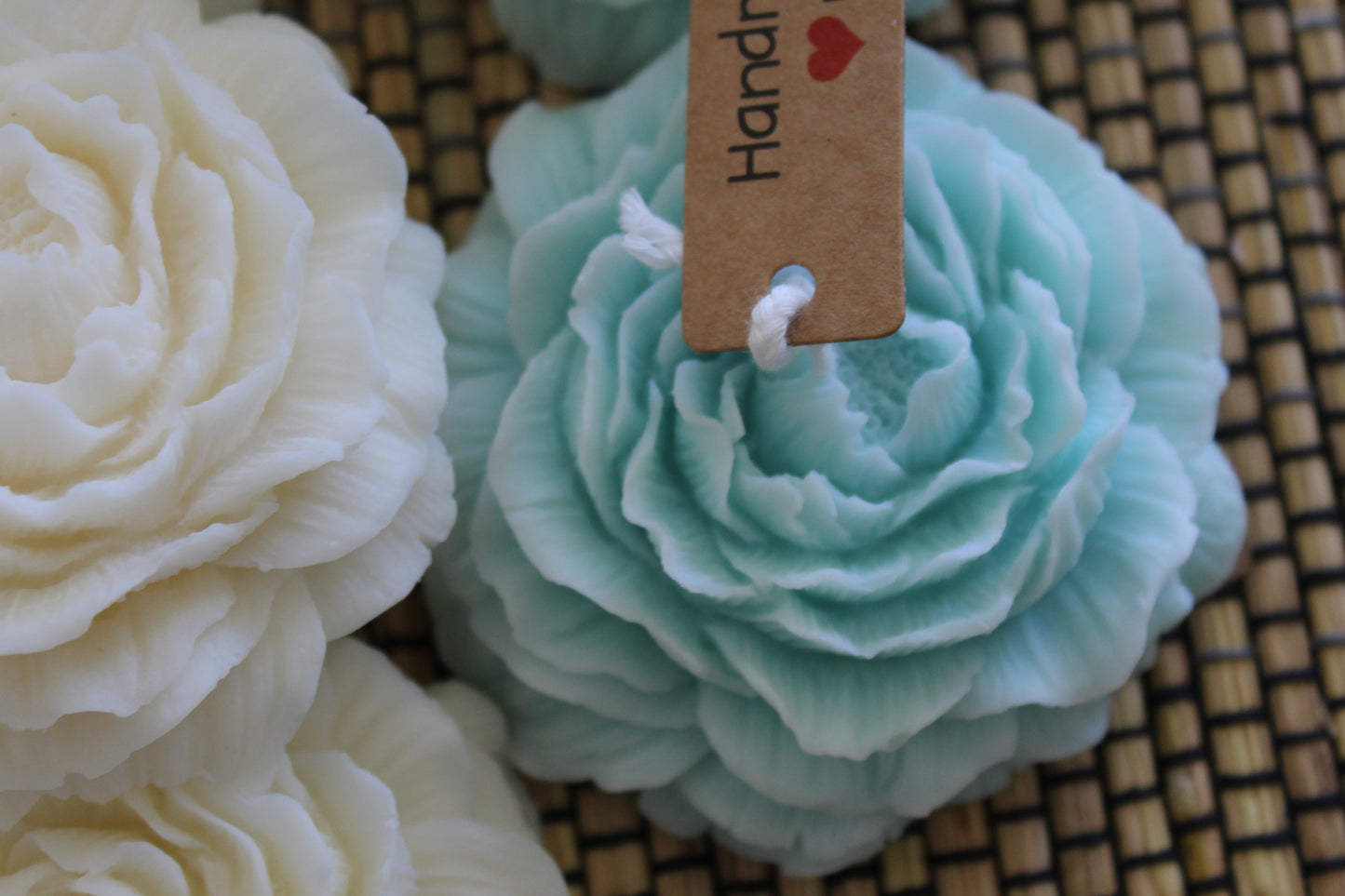 Camellia – Evig blomsterpoesi i ljusets form
