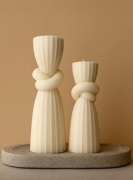 Julia ljus – veckad pelare med knut, Stor & Mellan