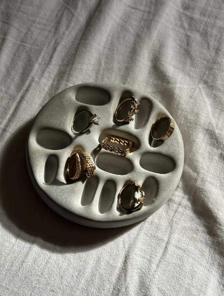 Rory – handgjort skulpturalt smyckesfat