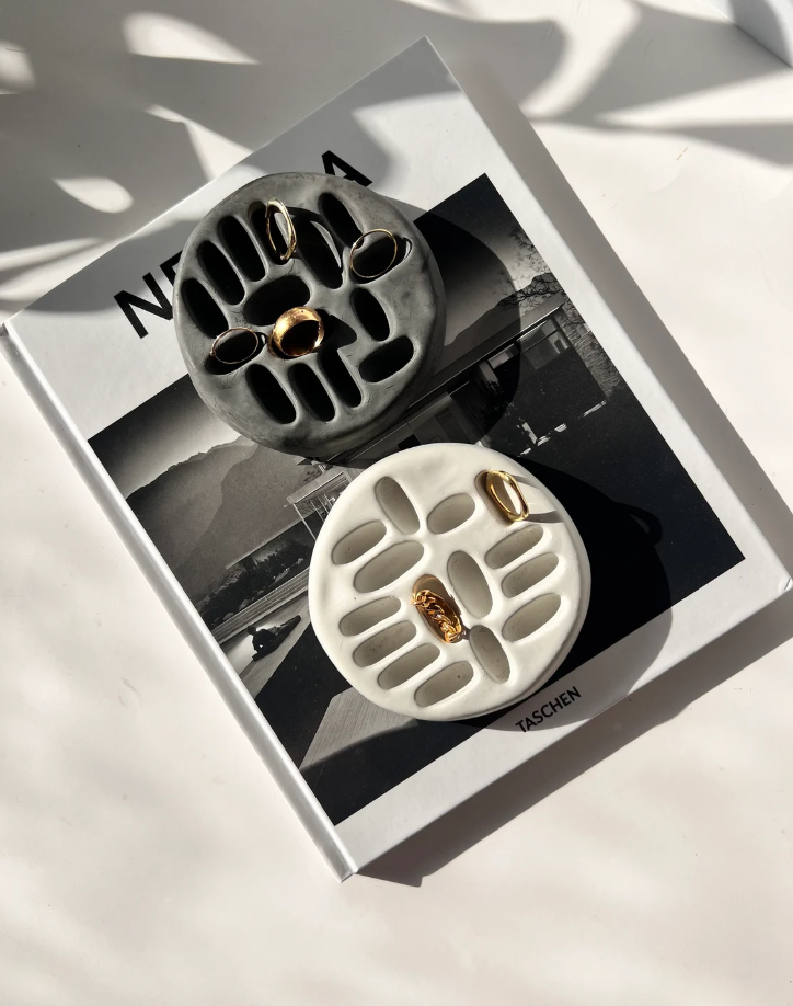 Rory – handgjort skulpturalt smyckesfat