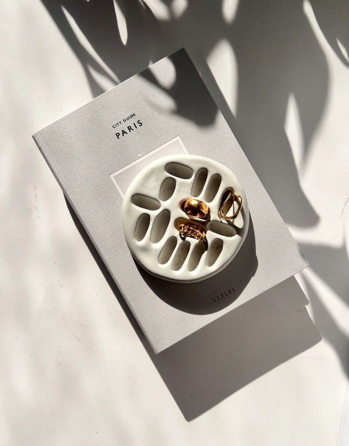 Rory – handgjort skulpturalt smyckesfat