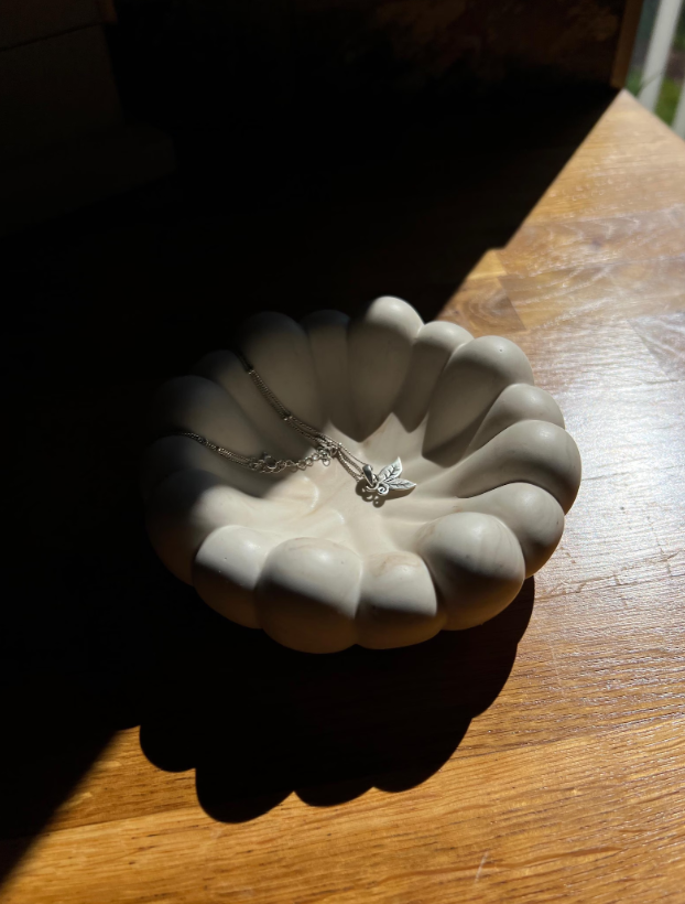 Sunny – handgjort vågformat smyckesfat