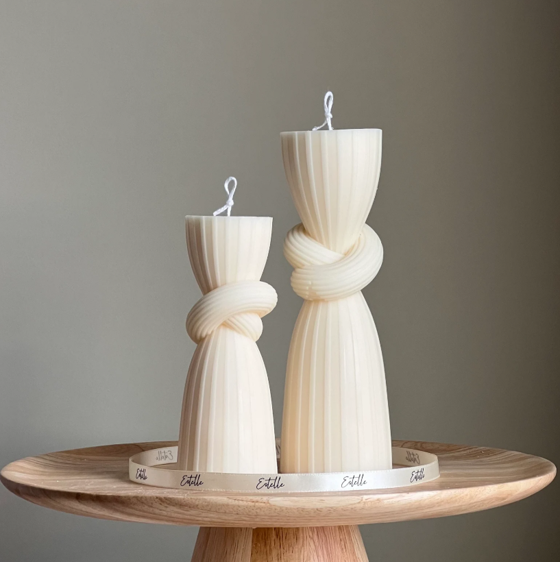 Julia ljus – veckad pelare med knut, Stor & Mellan