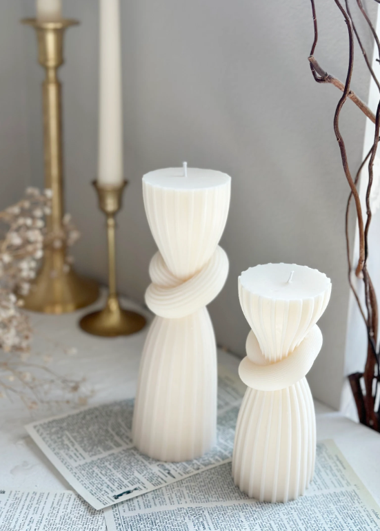 Julia ljus – veckad pelare med knut, Stor & Mellan